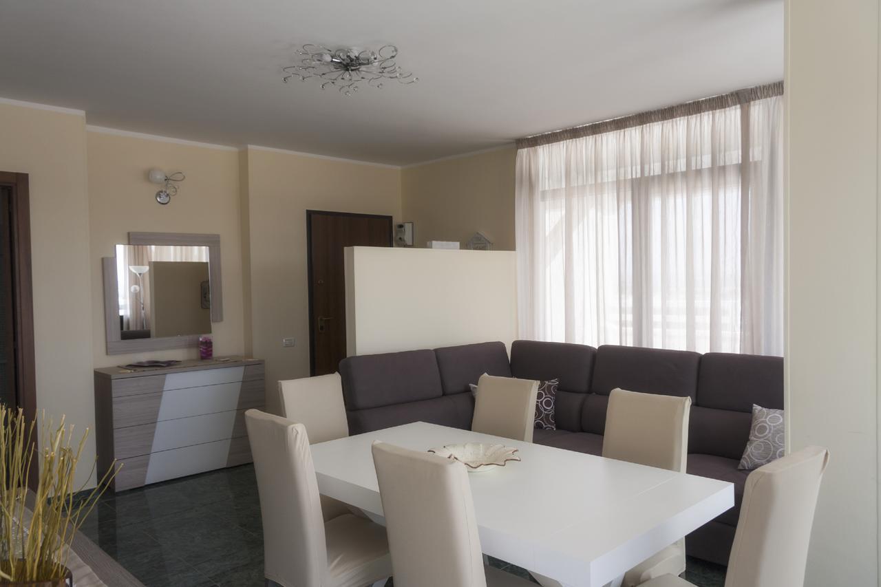 Attico Saker Appartement Racale Buitenkant foto